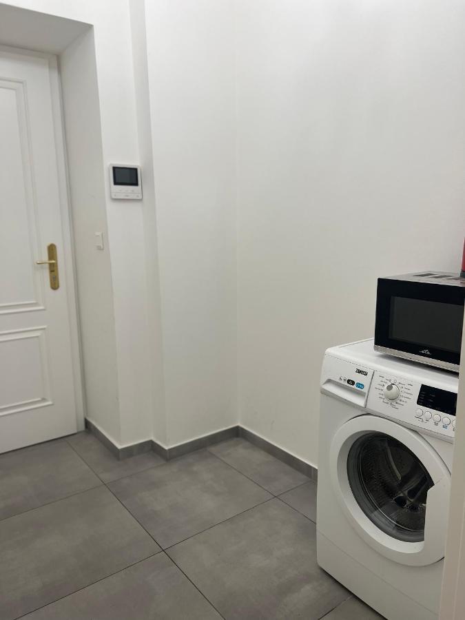 Angeloroma Deluxe Apartment ปราก ภายนอก รูปภาพ